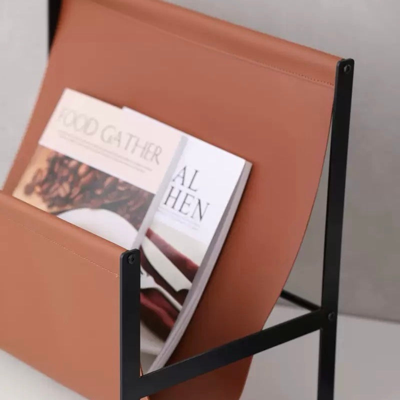 Portariviste Moderno Luca in Metallo e Pelle – Accessorio Design Casa